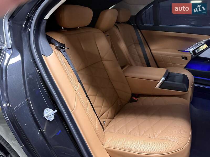 Седан BMW 7 Series 2023 в Киеве