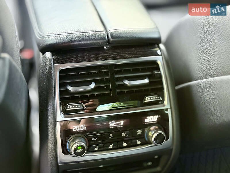 Седан BMW 7 Series 2015 в Черновцах