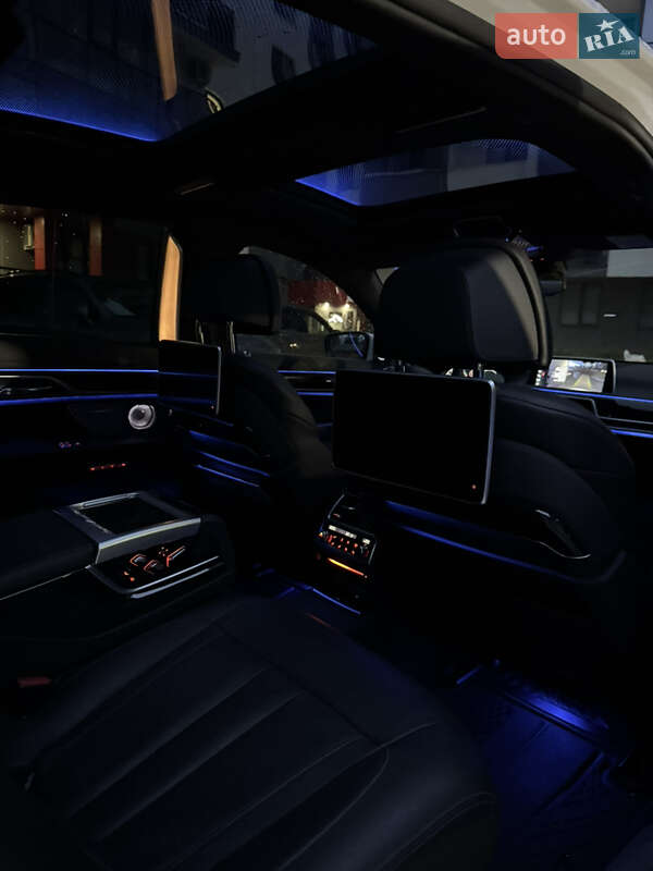 Седан BMW 7 Series 2015 в Черновцах