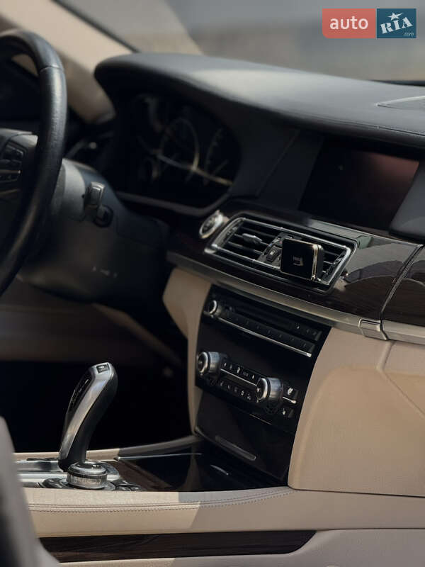 Седан BMW 7 Series 2010 в Ковелі