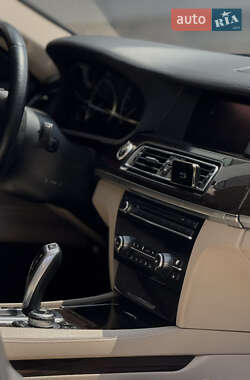 Седан BMW 7 Series 2010 в  фото 9 Седан BMW 7 Series 2010 в