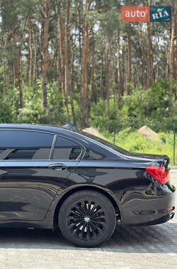 Седан BMW 7 Series 2010 в  фото 17 Седан BMW 7 Series 2010 в