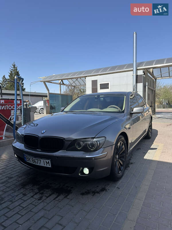 Седан BMW 7 Series 2006 в Рокитному