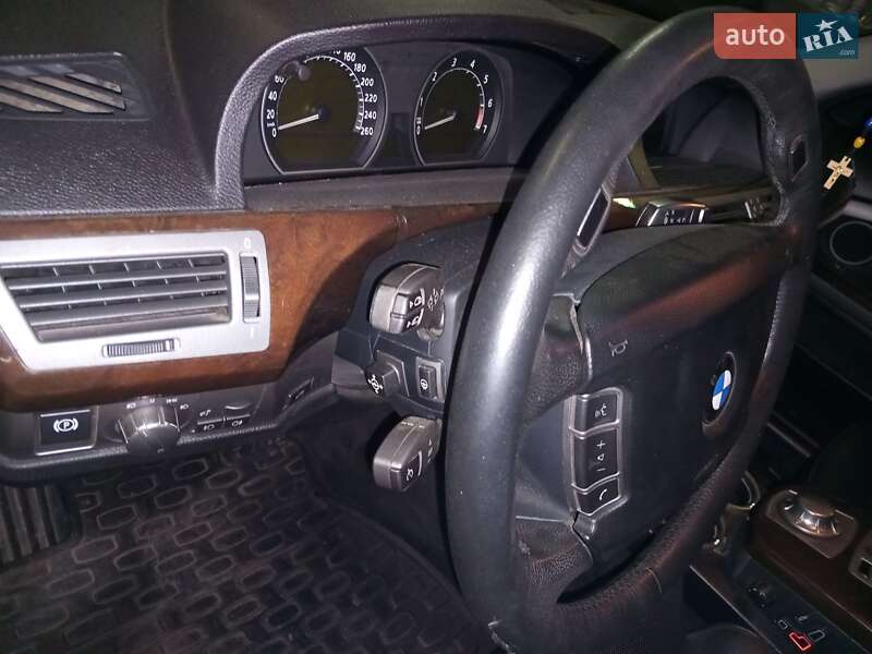 Седан BMW 7 Series 2003 в Марганці