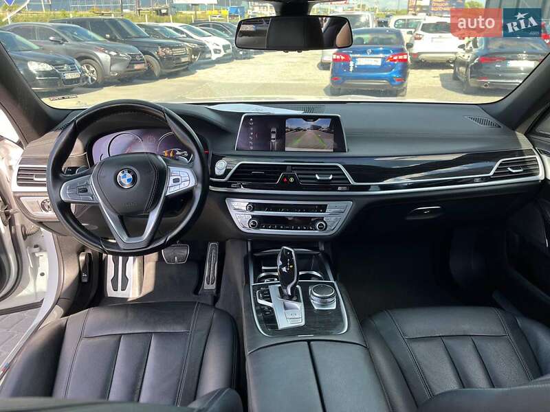 Седан BMW 7 Series 2018 в Львове