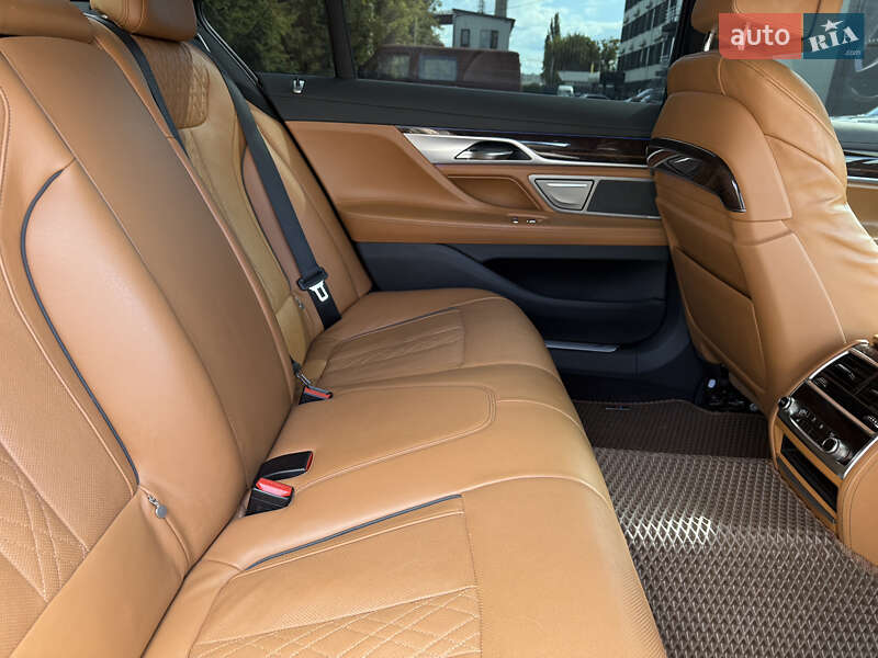 Седан BMW 7 Series 2015 в Хмельницком фото 14 Седан BMW 7 Series 2015 в Хмельницком
