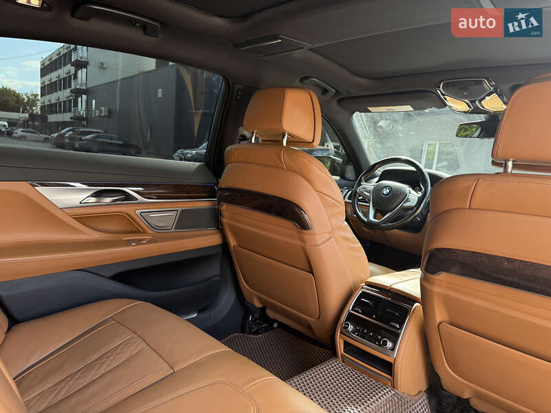 Седан BMW 7 Series 2015 в Хмельницком фото 17 Седан BMW 7 Series 2015 в Хмельницком