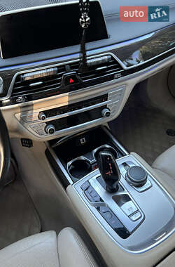 Седан BMW 7 Series 2015 в 