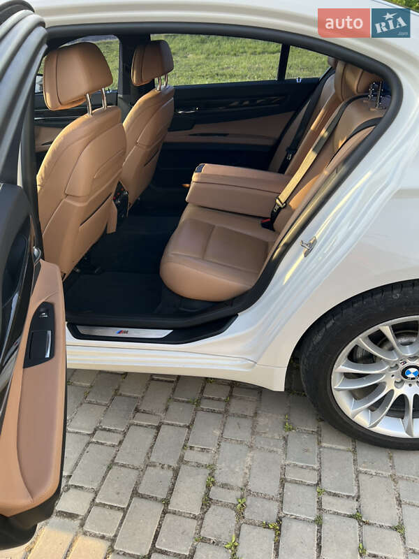 Седан BMW 7 Series 2014 в Львове