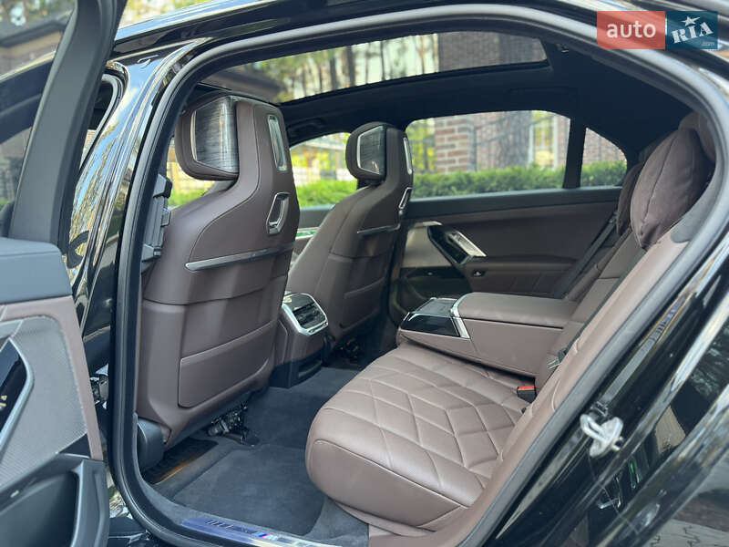 Седан BMW 7 Series 2024 в Киеве фото 20 Седан BMW 7 Series 2024 в Киеве