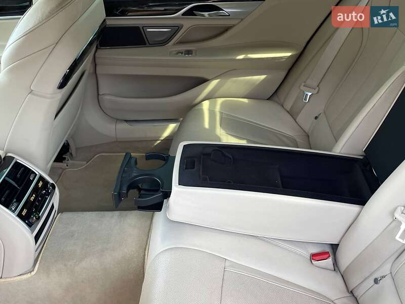 Седан BMW 7 Series 2017 в Києві