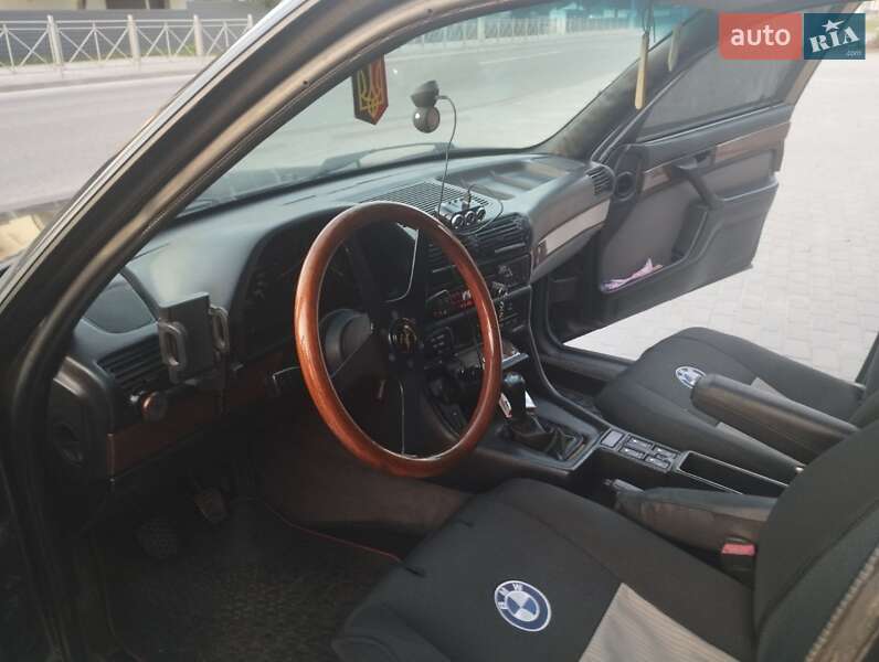 Седан BMW 7 Series 1989 в Кременце