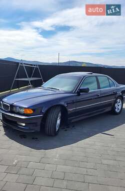 Седан BMW 7 Series 2000 в Перегинском
