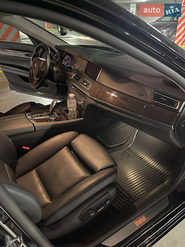 Седан BMW 7 Series 2015 в Львові