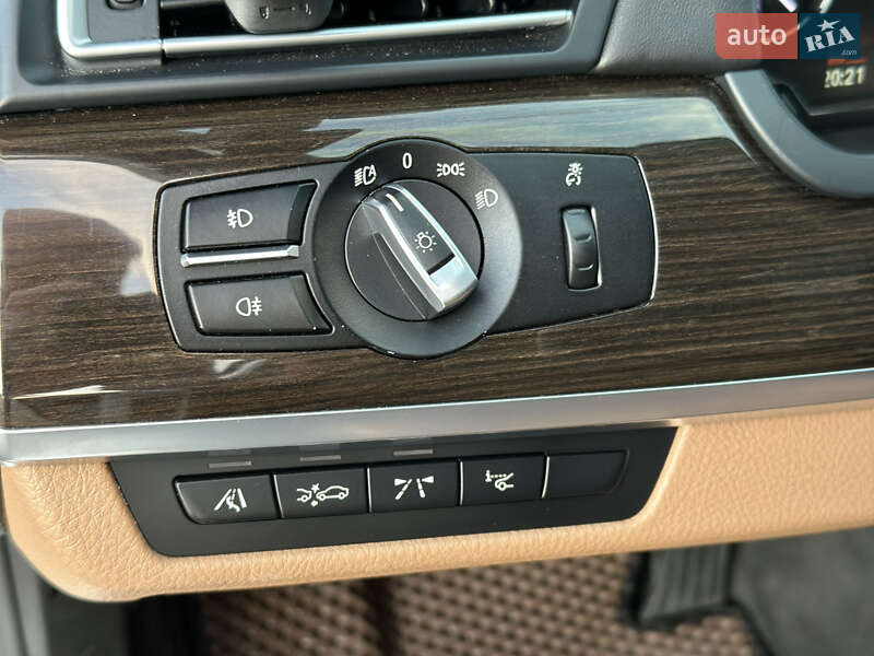Седан BMW 7 Series 2011 в Львові