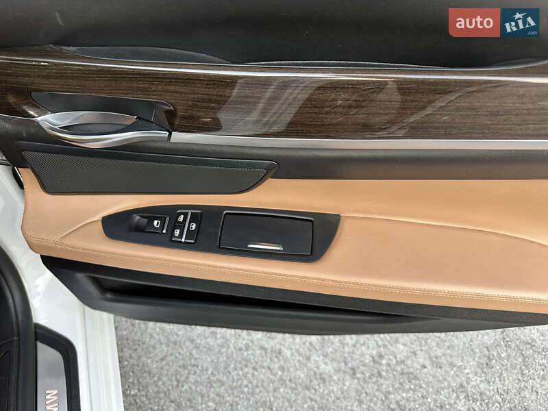 Седан BMW 7 Series 2011 в Львові