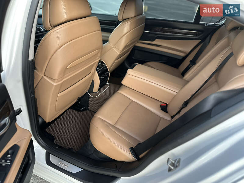 Седан BMW 7 Series 2011 в Львові