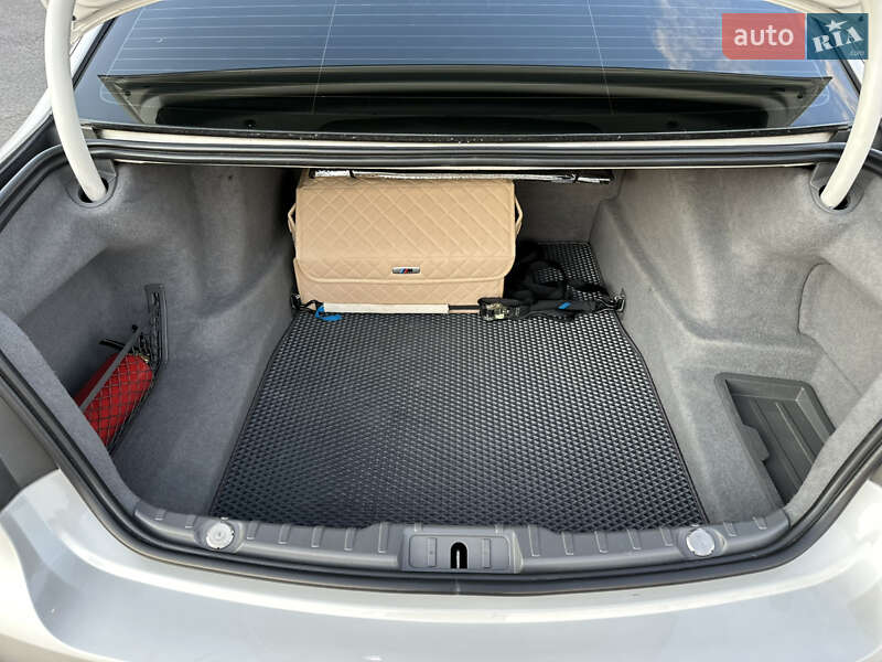 Седан BMW 7 Series 2011 в Львові