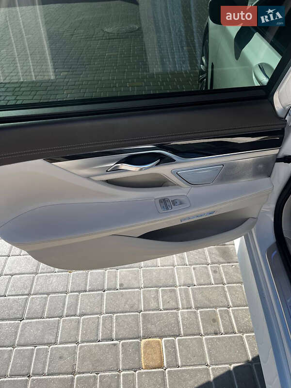 Седан BMW 7 Series 2015 в Первомайську фото 23 Седан BMW 7 Series 2015 в Первомайську