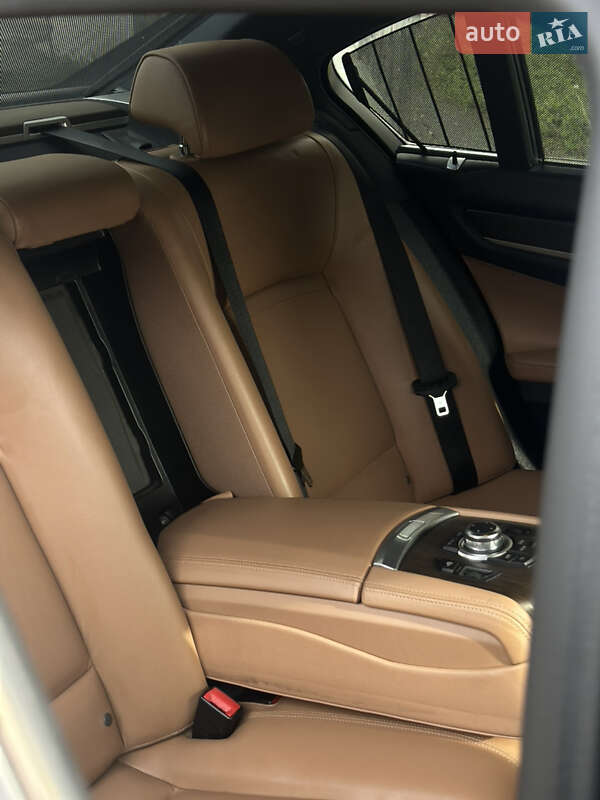 Седан BMW 7 Series 2012 в Богуславе фото 16 Седан BMW 7 Series 2012 в Богуславе