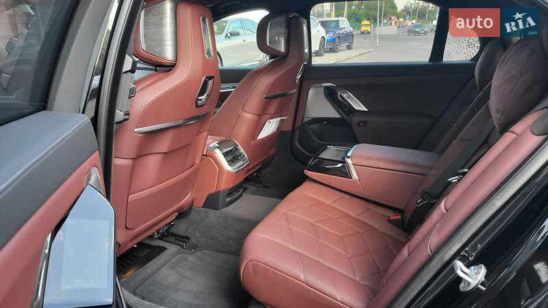 Седан BMW 7 Series 2024 в Вінниці