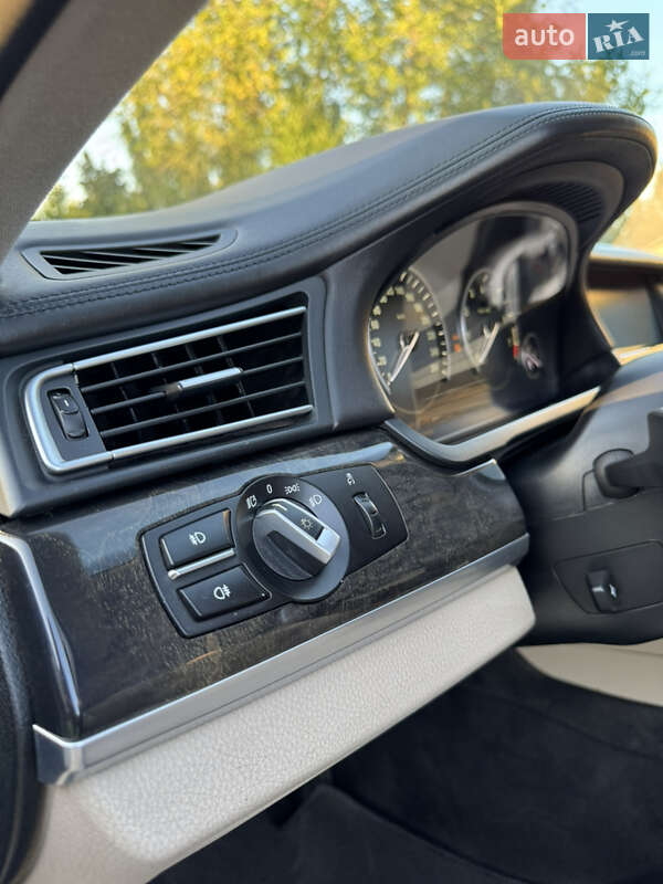 Седан BMW 7 Series 2011 в Днепре