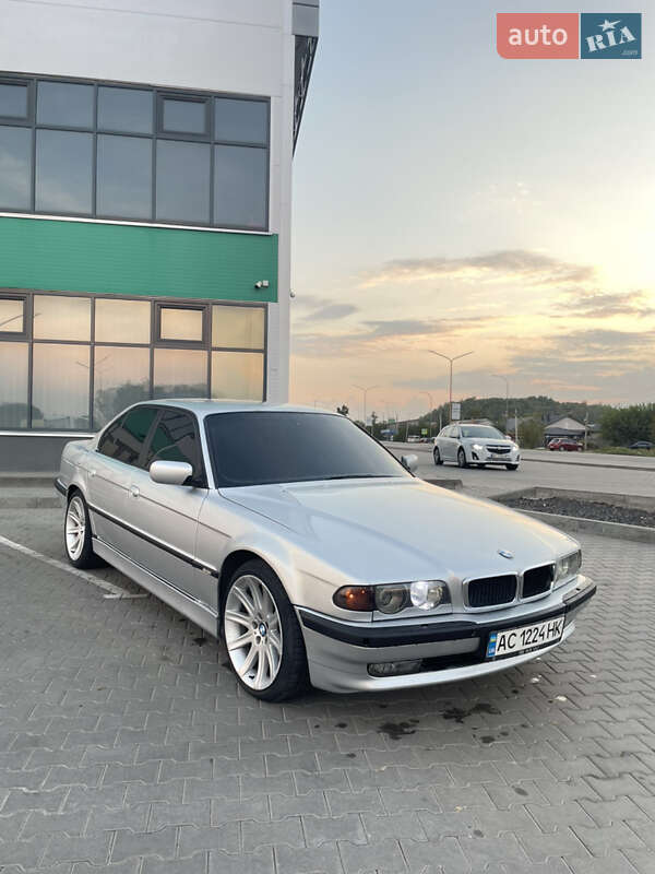 BMW 7 Series 2001