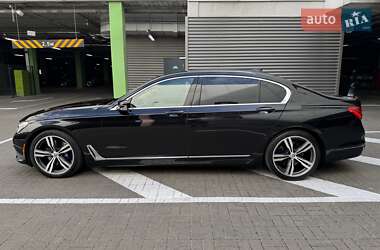 Седан BMW 7 Series 2015 в 