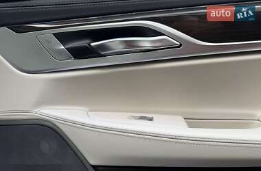 Седан BMW 7 Series 2015 в 