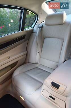 Седан BMW 7 Series 2010 в 