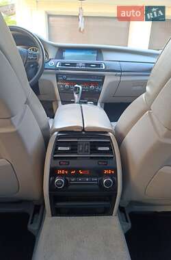 Седан BMW 7 Series 2010 в 