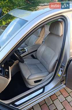 Седан BMW 7 Series 2010 в 