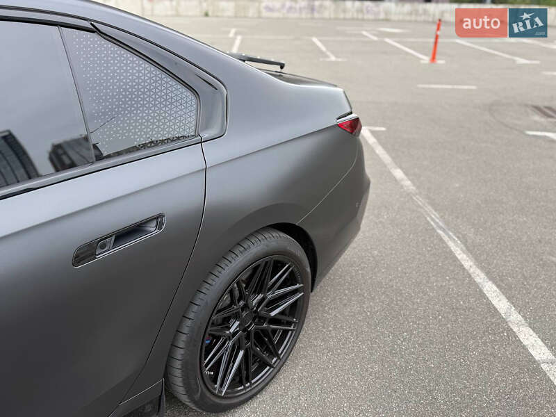 Седан BMW 7 Series 2024 в Киеве