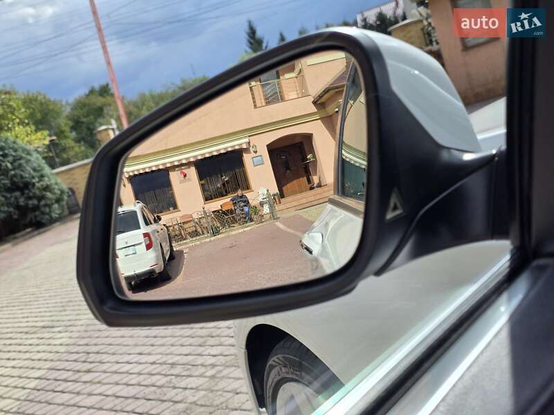 Седан BMW 7 Series 2014 в Мукачево