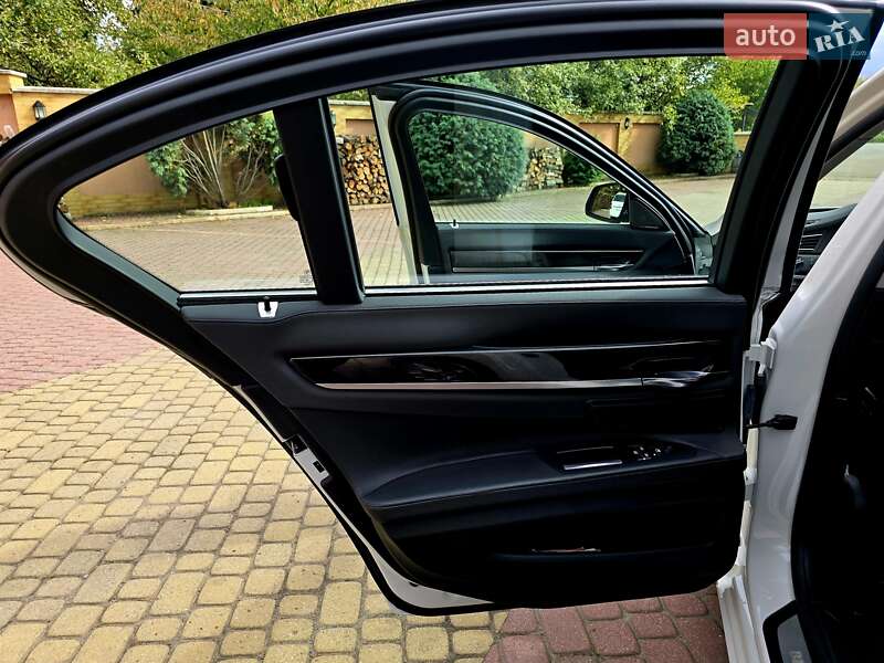 Седан BMW 7 Series 2014 в Мукачево