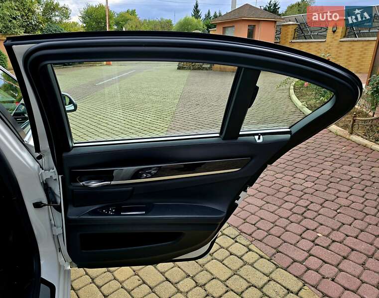Седан BMW 7 Series 2014 в Мукачево