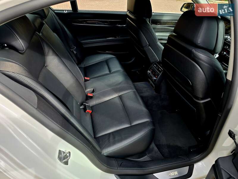 Седан BMW 7 Series 2014 в Мукачево