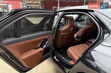 Седан BMW 7 Series 2024 в 
