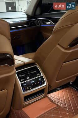 Седан BMW 7 Series 2017 в 