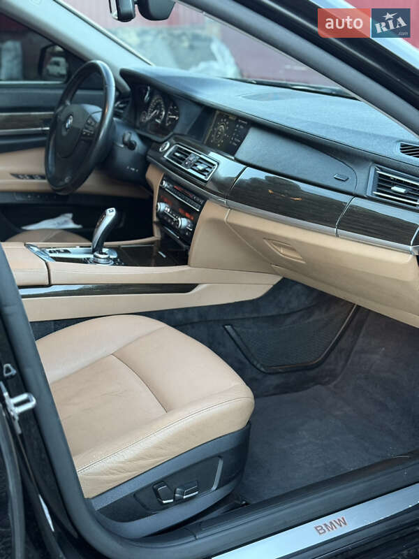Седан BMW 7 Series 2009 в Дрогобыче