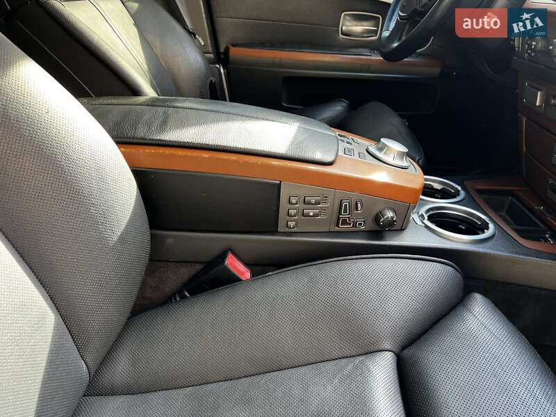 Седан BMW 7 Series 2004 в Києві