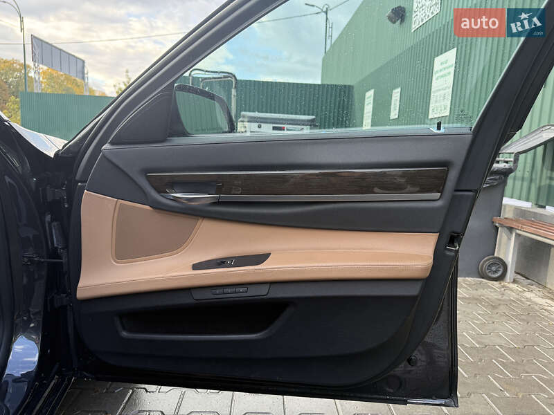 Седан BMW 7 Series 2013 в Черновцах