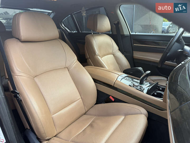 Седан BMW 7 Series 2013 в Черновцах