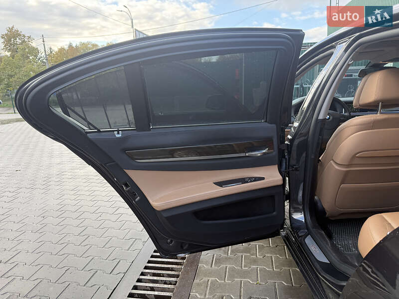 Седан BMW 7 Series 2013 в Черновцах