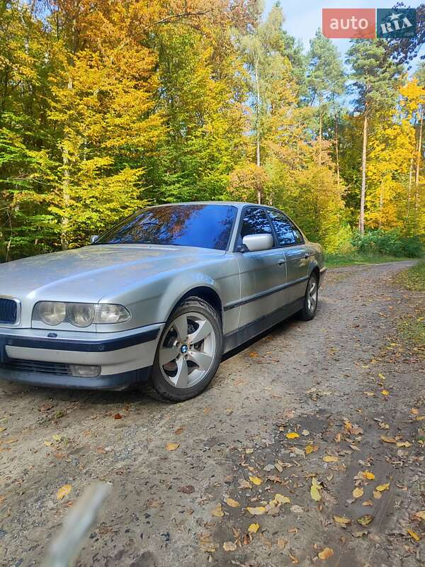 Седан BMW 7 Series 2000 в Иваничах
