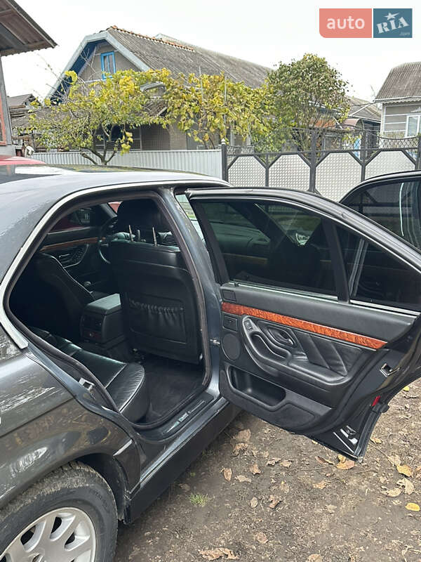 Седан BMW 7 Series 2000 в Черновцах