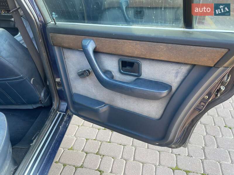 Седан BMW 7 Series 1985 в Черновцах
