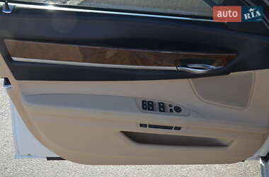 Седан BMW 7 Series 2010 в 