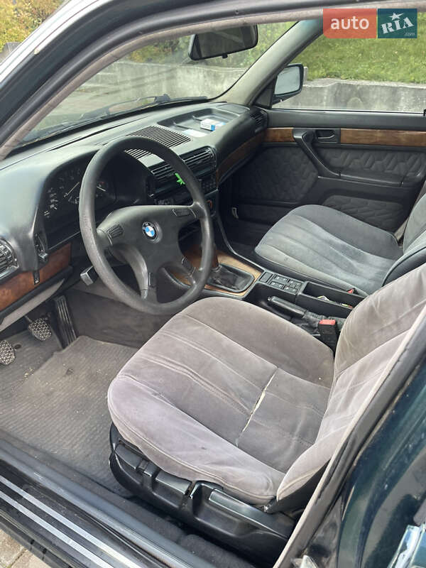 Седан BMW 7 Series 1988 в Винниках