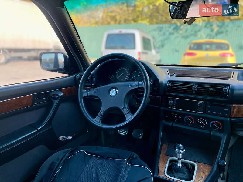 Седан BMW 7 Series 1988 в Киеве